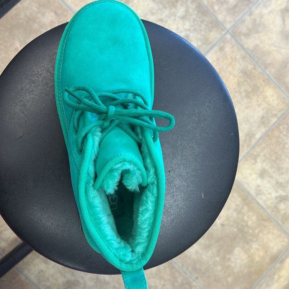 Women Ugg Boots - Picture 3 of 5